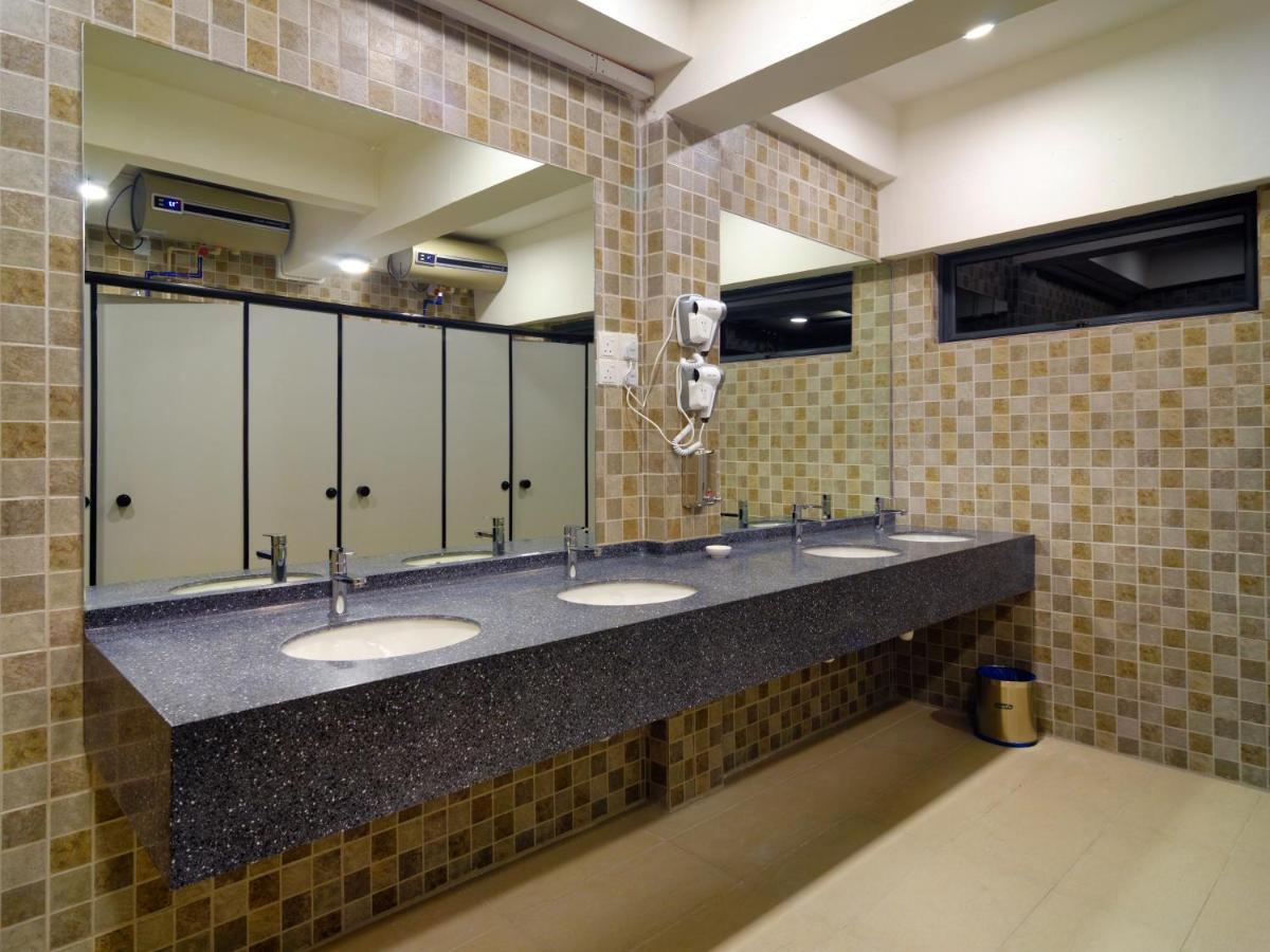 Bulatan Hostel Tanjong Aru Extérieur photo